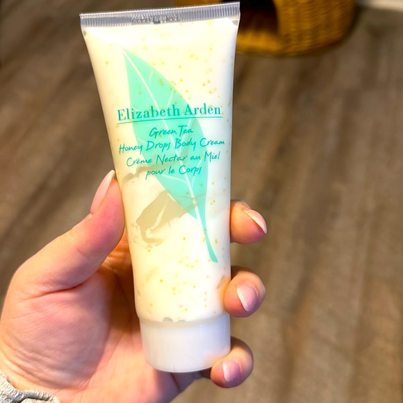 Elizabeth Arden Other - Elizabeth Arden Energizing Body Cream
